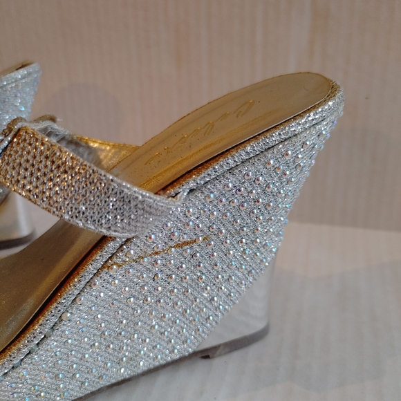 Celeste Rhinestone Jeweled Wedge Thong Sandals Size 8 - Picture 10 of 10